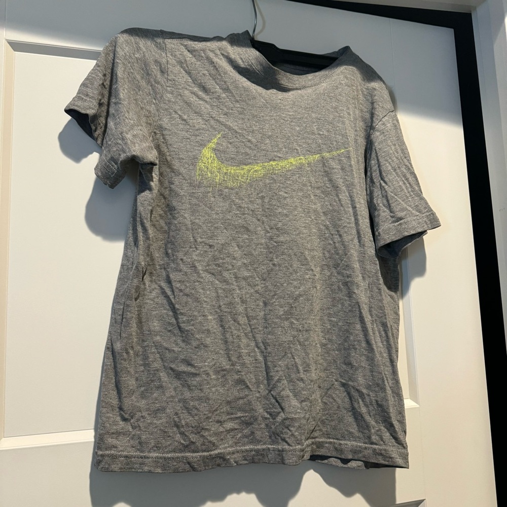 Nike kids M grey teeshirt